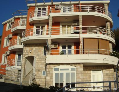 VIlla Alsa - apartmani !AKCIJA za SEPTEMBAR!, privatni sme&scaron;taj u mestu Petrovac, Crna Gora